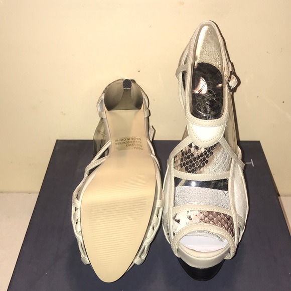 COPY - Wild diva cutout snake print sandal peep toe heels - Picture 4 of 4